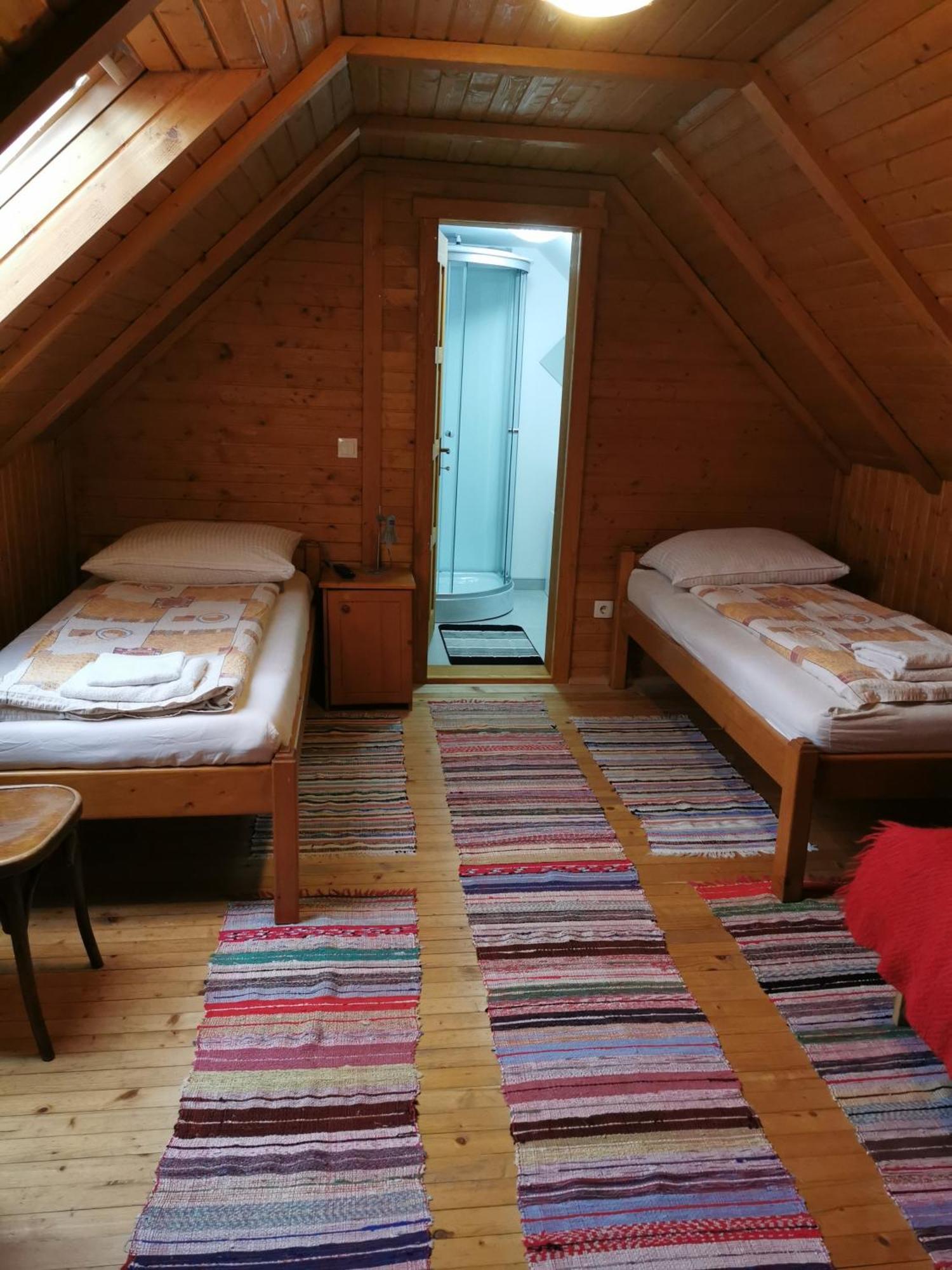 Emilia Vendeghaz Hotell Ciumani Eksteriør bilde